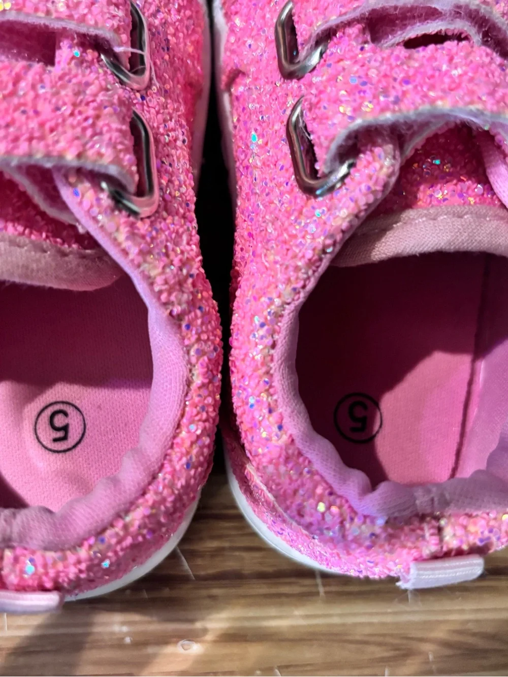Toddler Glitter Velcro Sneakers in Pink size 5